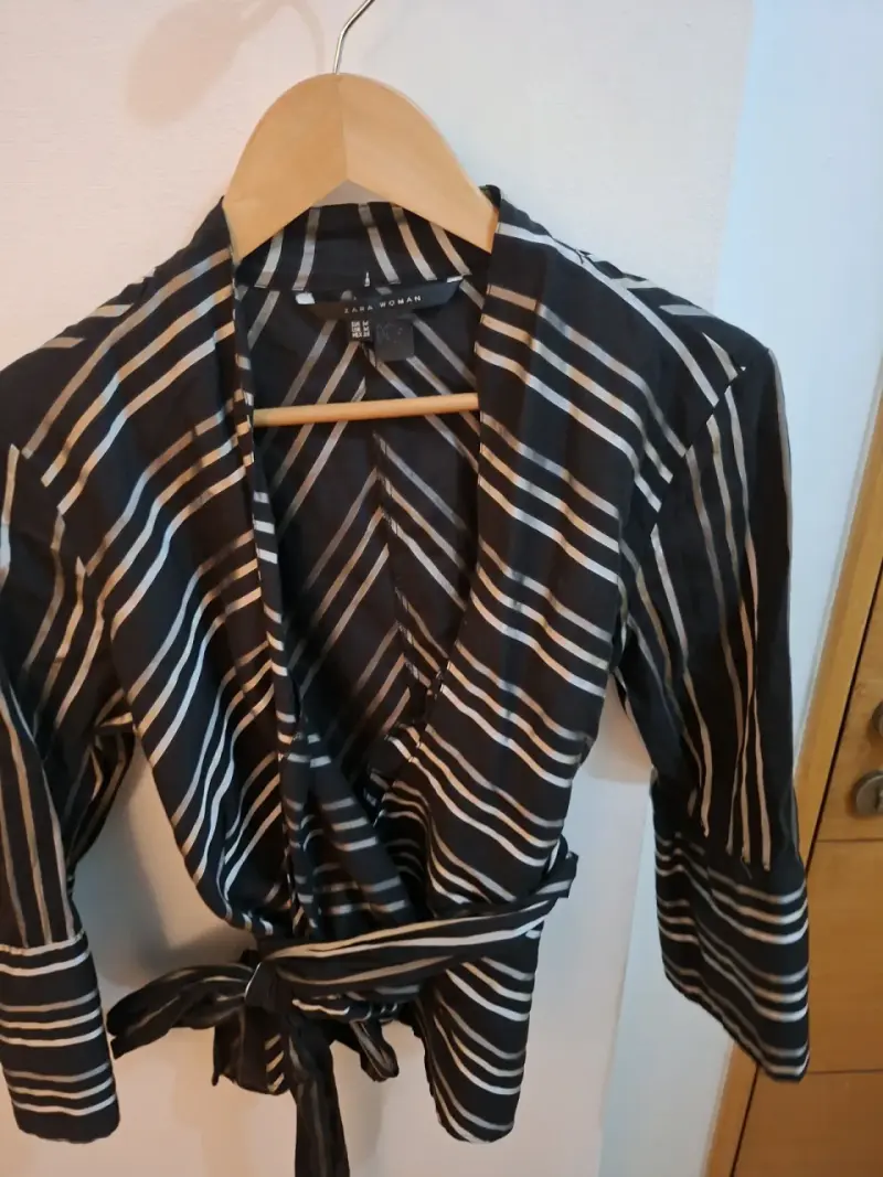 Blusa cruzada rayada Zara - 1