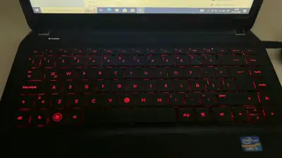 Notebook HP Pavilion usado - miniatura 2