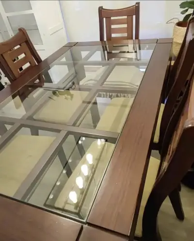 Mesa de comedor con vidrio y 6 sillas - miniatura 1