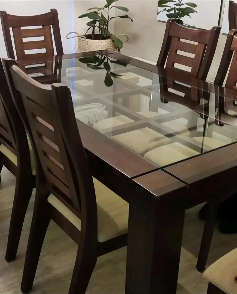Mesa de comedor con vidrio y 6 sillas - 2