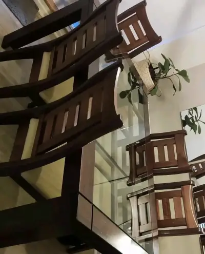 Mesa de comedor con vidrio y 6 sillas - miniatura 3