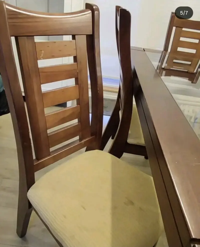 Mesa de comedor con vidrio y 6 sillas - 5