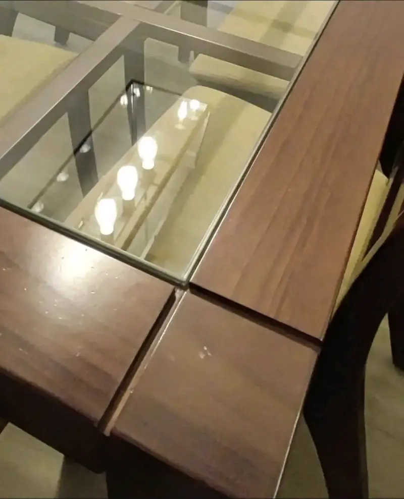 Mesa de comedor con vidrio y 6 sillas - 6