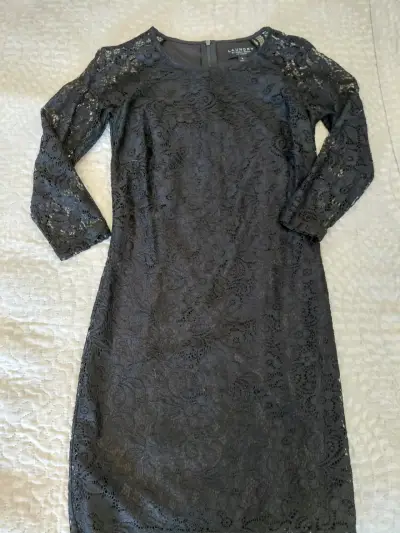 Vestido de encaje negro - miniatura 1