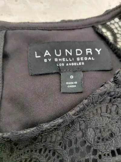 Vestido de encaje negro - miniatura 2