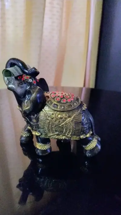 Figura decorativa de elefante - miniatura 1