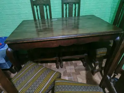 Pequeño comedor de madera más 6 sillas - miniatura 1