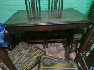 Pequeño comedor de madera más 6 sillas - miniatura 2