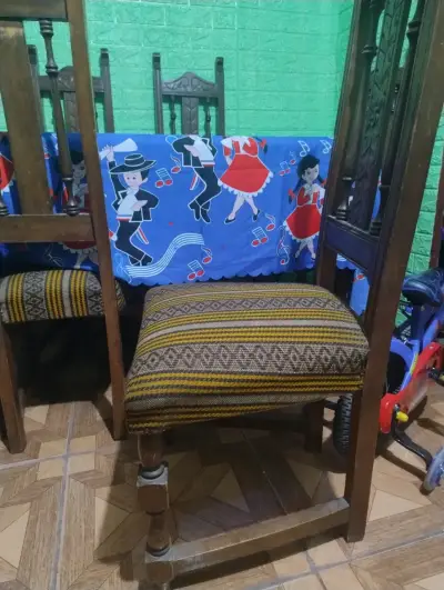 Pequeño comedor de madera más 6 sillas - miniatura 5