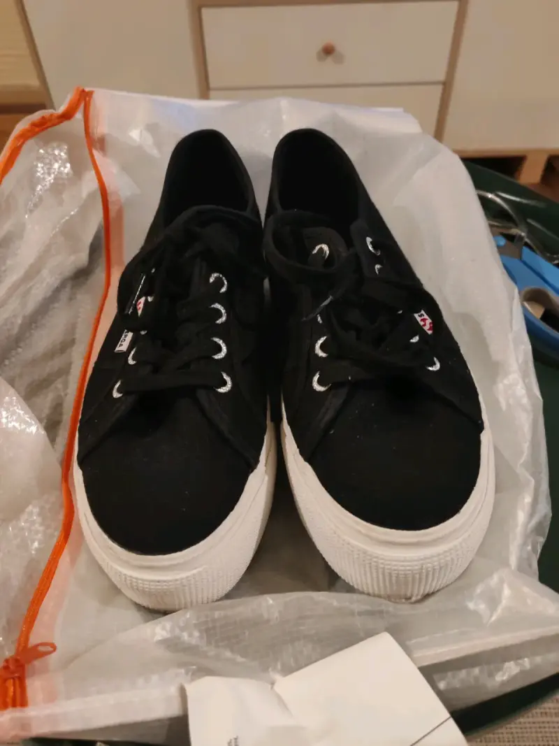 Zapatillas negras clásicas
