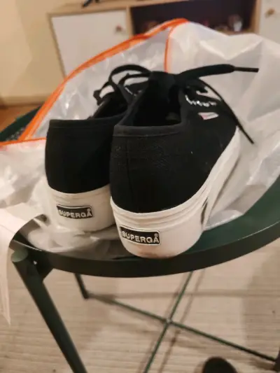 Zapatillas negras clásicas - miniatura 3