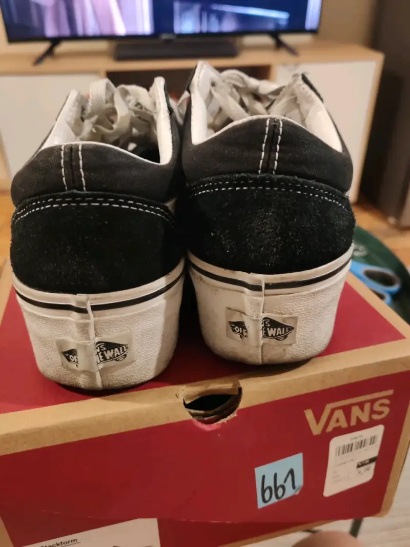 Zapatillas Vans negras y blancas - 2