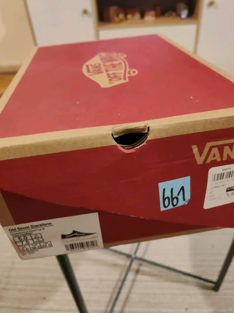 Zapatillas Vans negras y blancas - 4