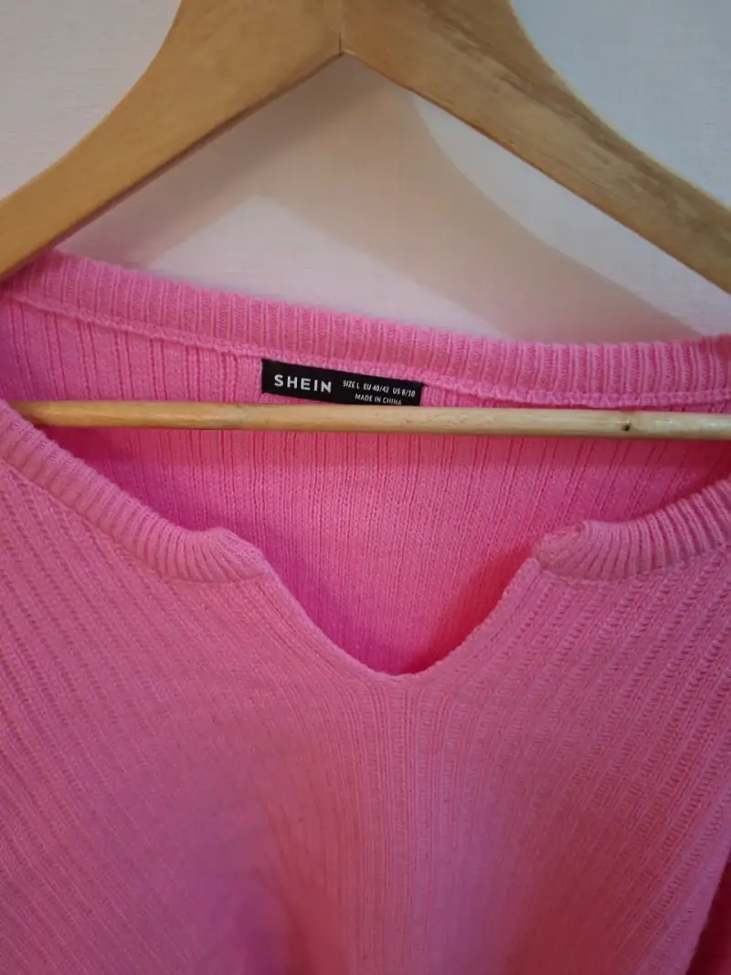 Suéter rosa cuello en V - 2