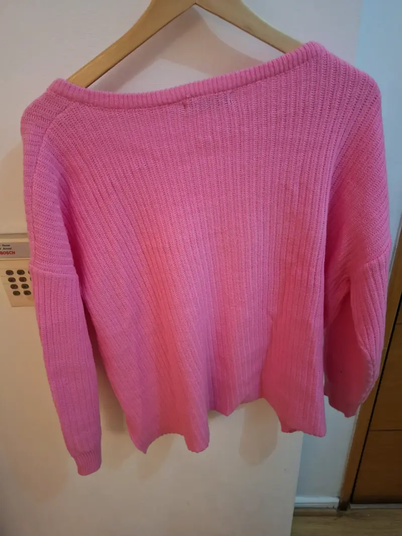 Suéter rosa cuello en V - 3
