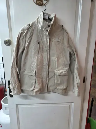 Chaqueta beige con bolsillos - miniatura 1
