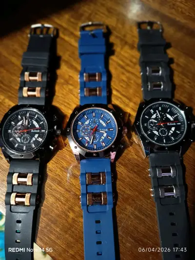 Relojes deportivos en colores azul y negro - miniatura 5