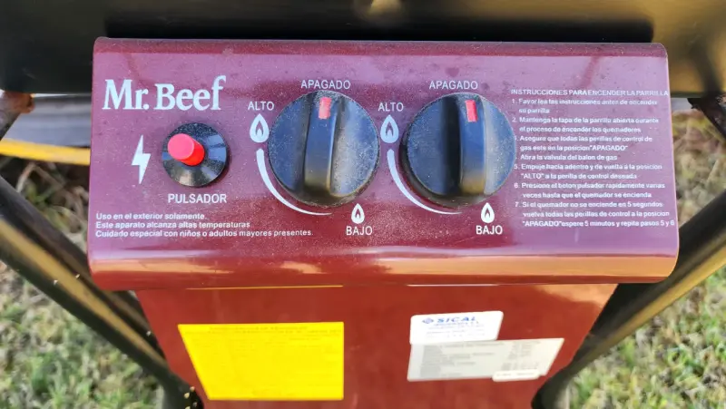 Parrilla a gas roja con ruedas - 2
