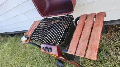 Parrilla a gas roja con ruedas - miniatura 4