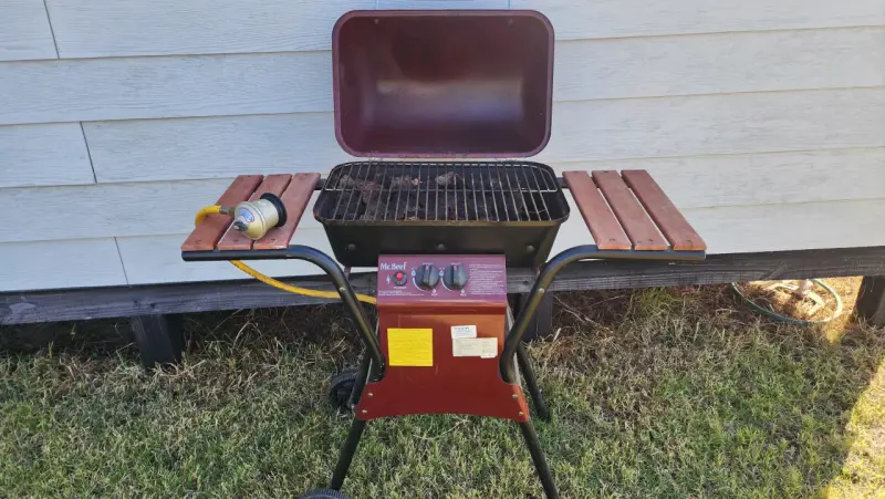 Parrilla a gas roja con ruedas - 5