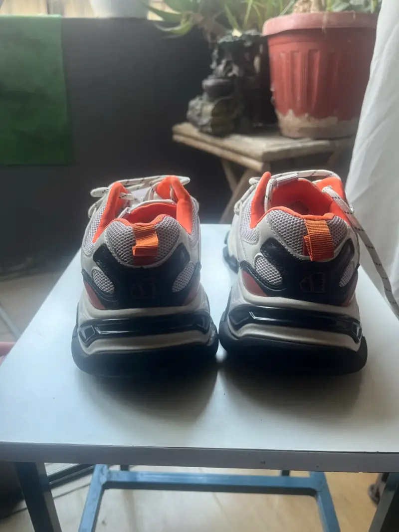 Zapatillas deportivas blancas y naranjas - 3