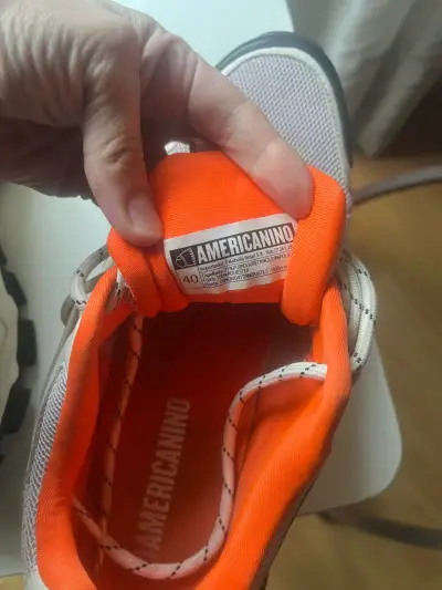 Zapatillas deportivas blancas y naranjas - miniatura 5