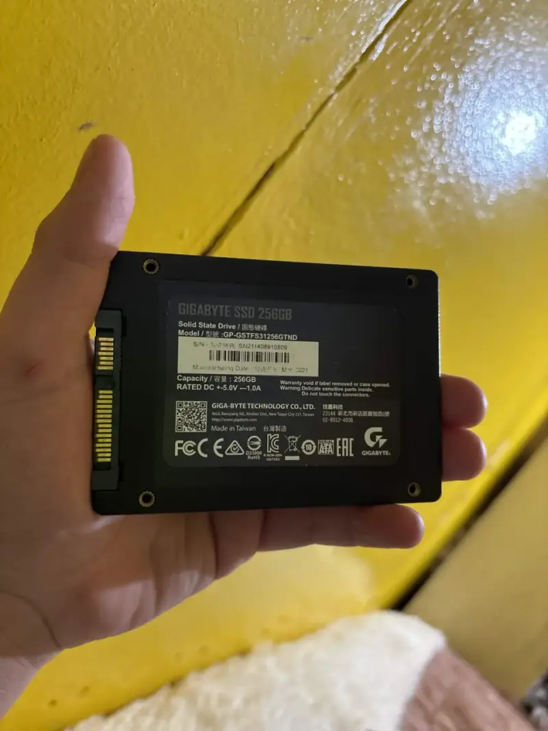 Disco SSD Gigabyte 256GB - 2