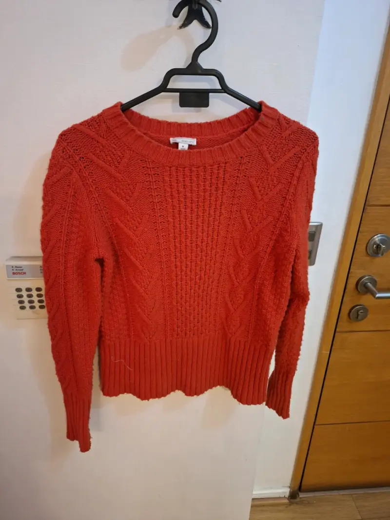 Suéter rojo tejido mujer