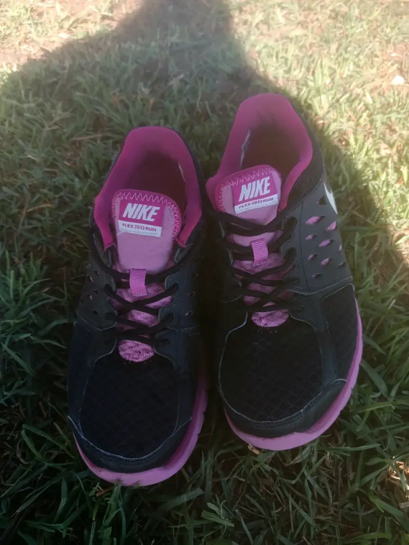 Zapatillas Nike Flex negras y rosadas - 4