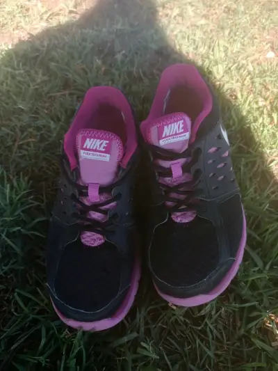 Zapatillas Nike Flex negras y rosadas - miniatura 4