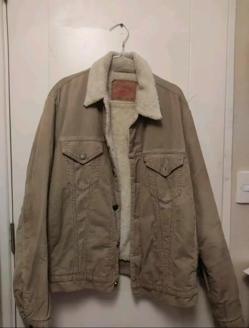 Levis Sherpa Jacket.  Chaqueta de pana con forro