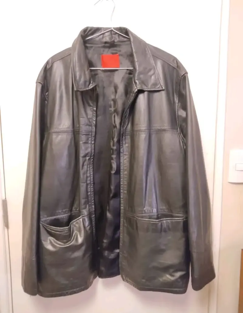 Chaqueta de cuero negro offset