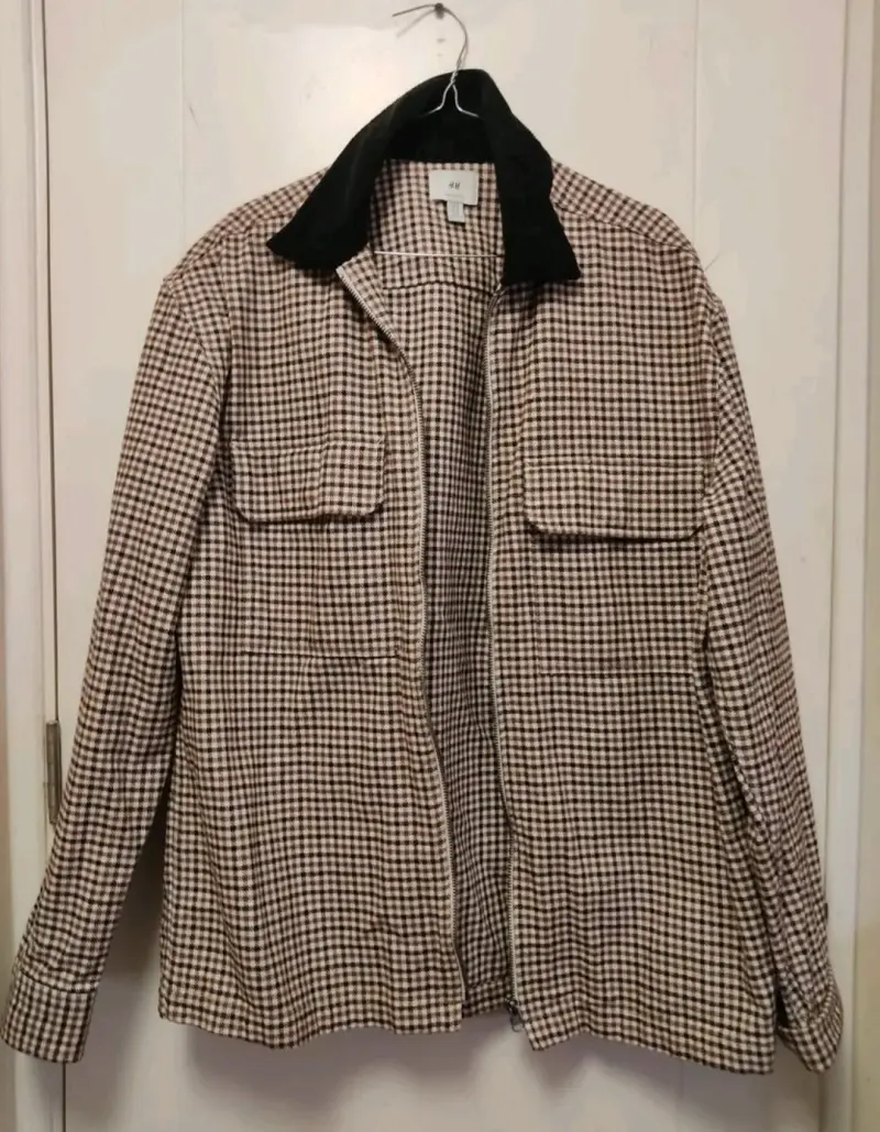 Chaqueta de cuadros marrón HyM