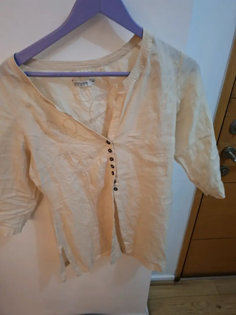 Blusa beige con botones