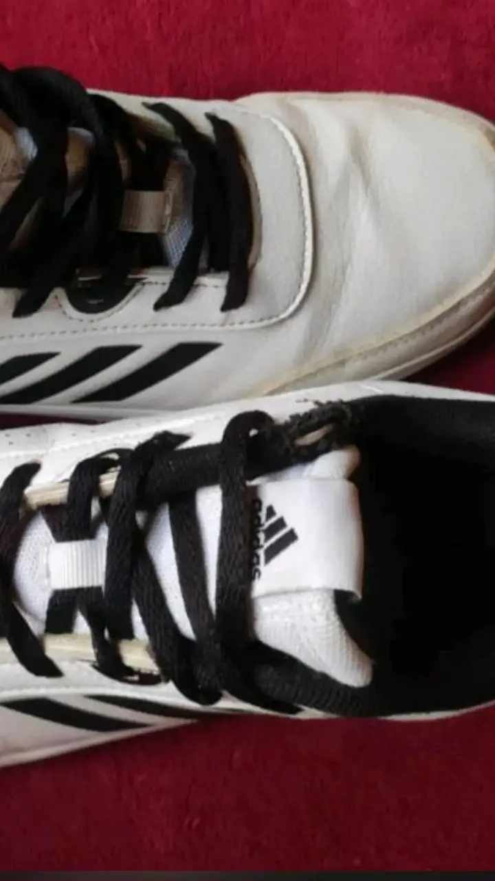 Zapatillas blancas deportivas - 2