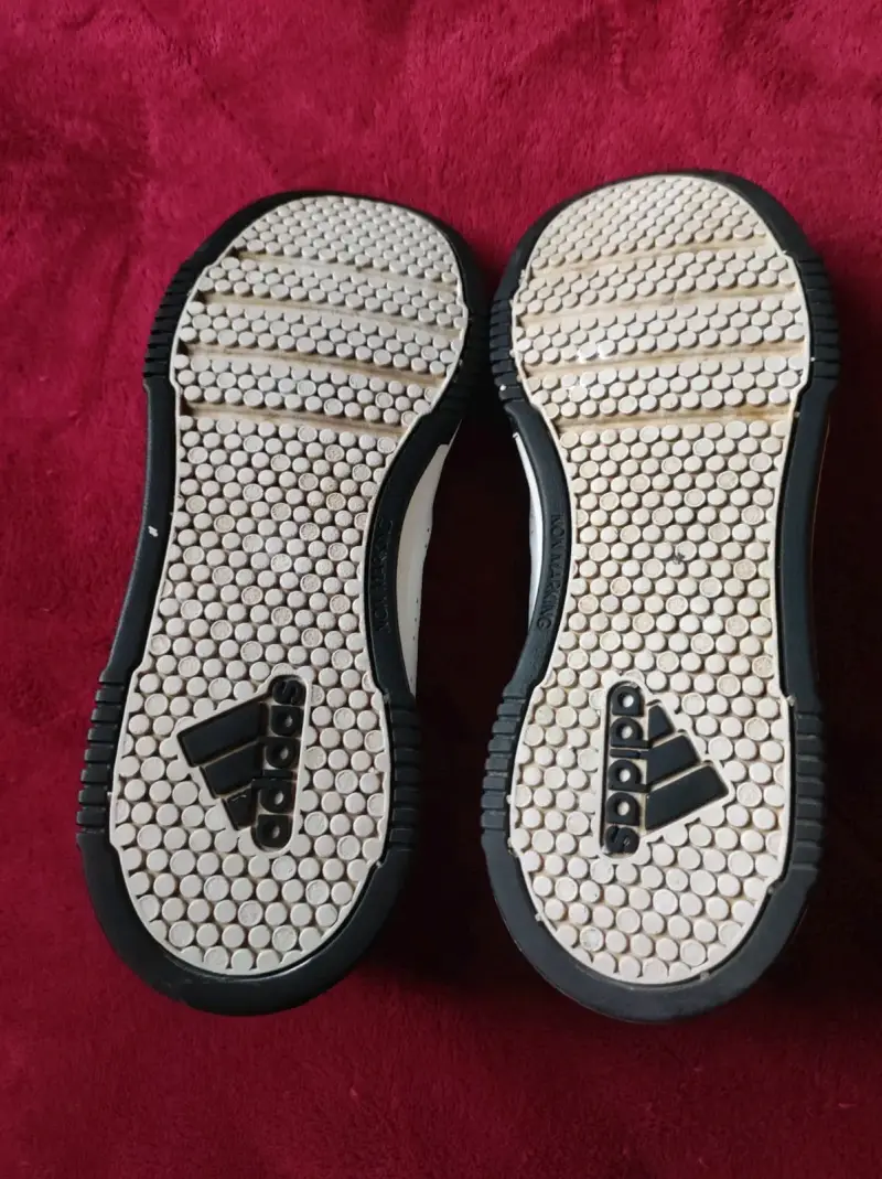 Zapatillas blancas deportivas - 3