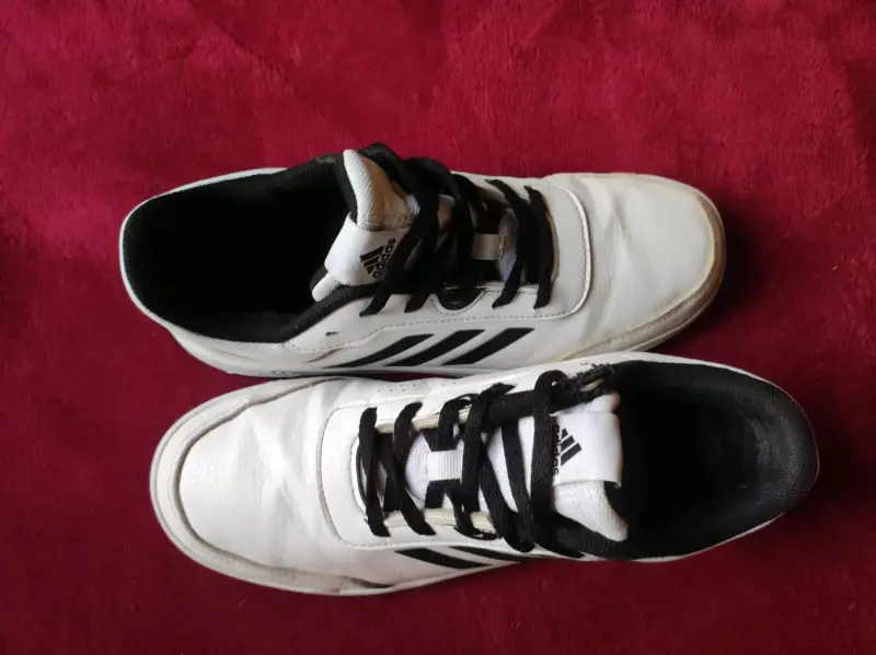 Zapatillas blancas deportivas - 4