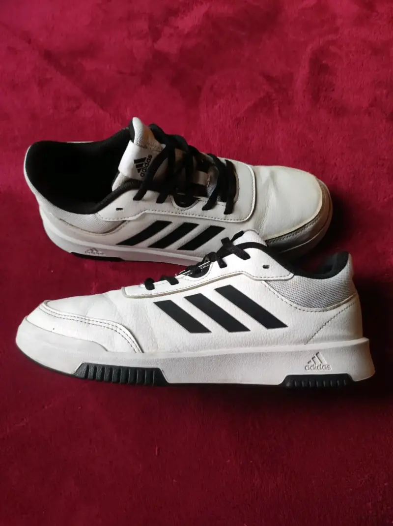 Zapatillas blancas deportivas - 5