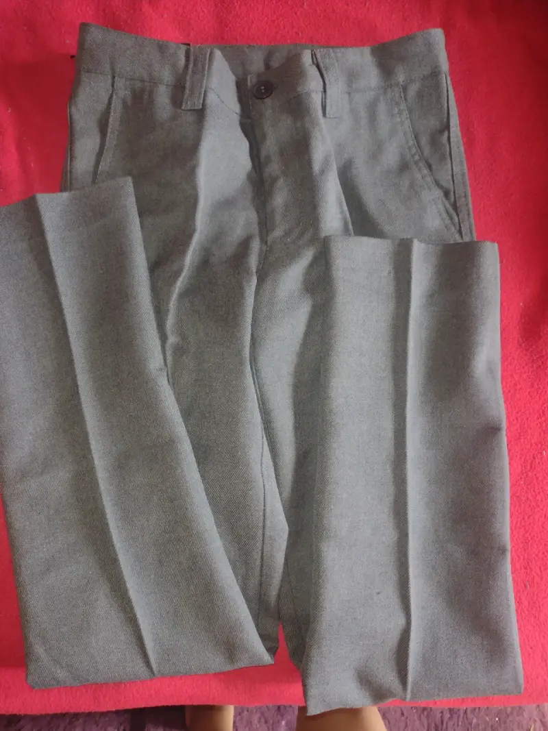 Pantalón gris con cinturón - 2