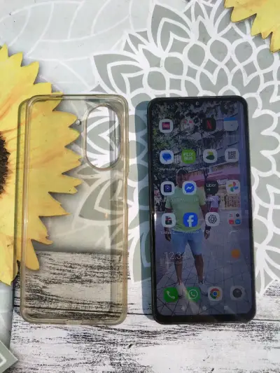 Smartphone con funda transparente - miniatura 1