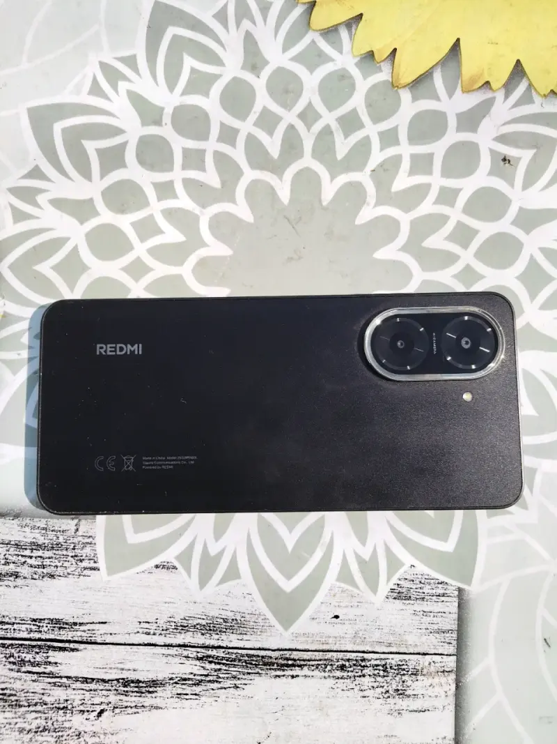 Smartphone con funda transparente - 3