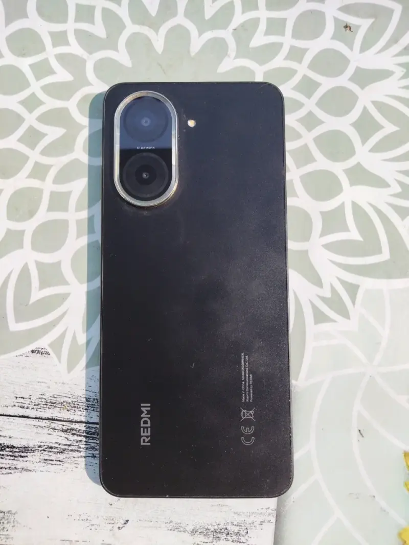 Smartphone con funda transparente - 5