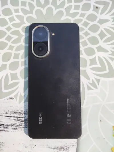 Smartphone con funda transparente - miniatura 5