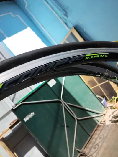 Aros de bicicleta en buen estado - miniatura 3