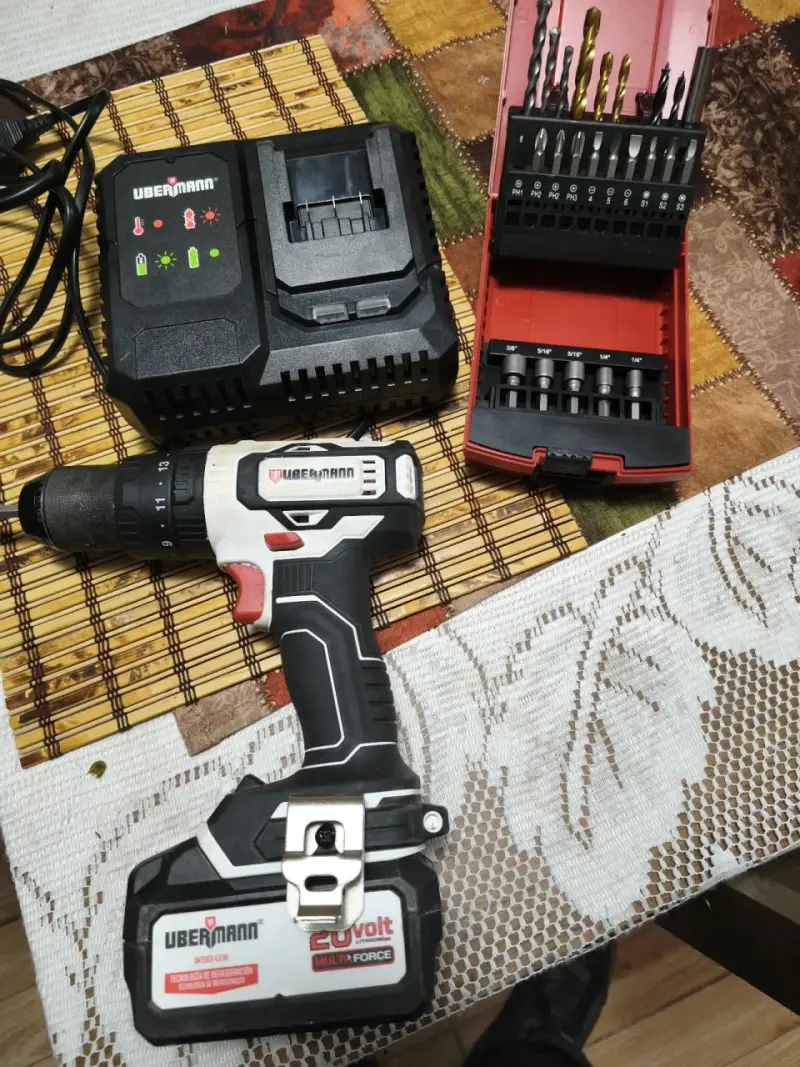 Taladro inalámbrico Ubermann 20V