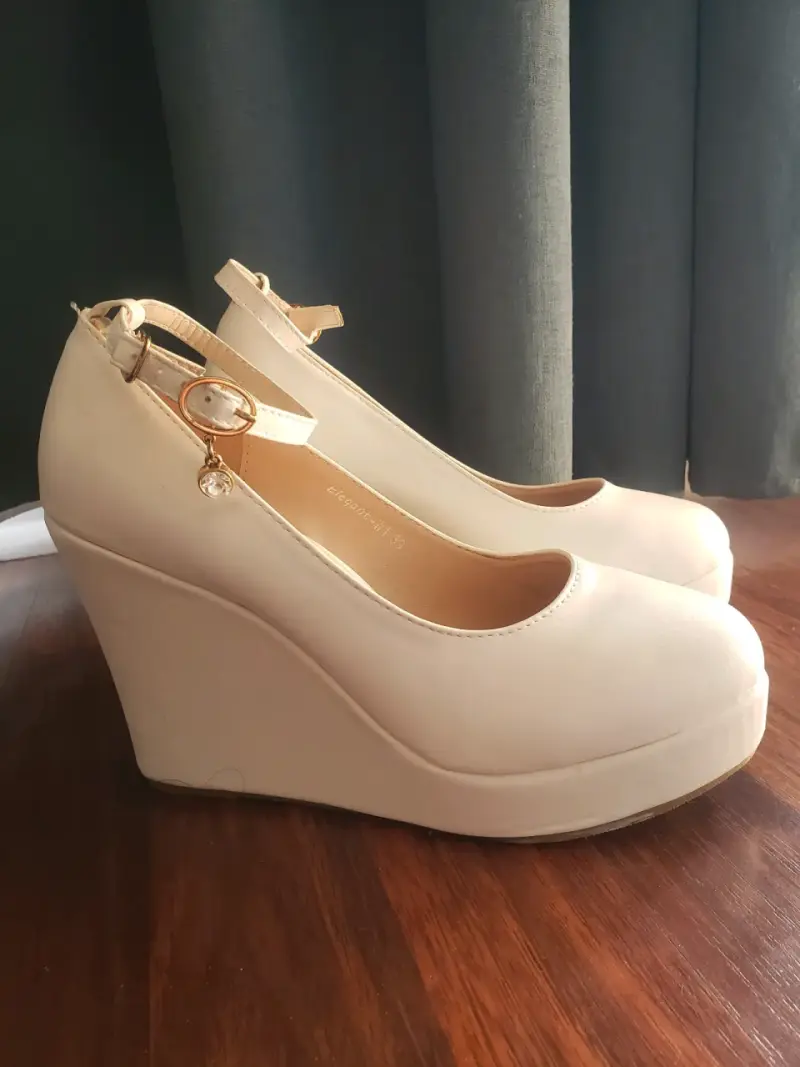 Zapatos blancos con plataforma
