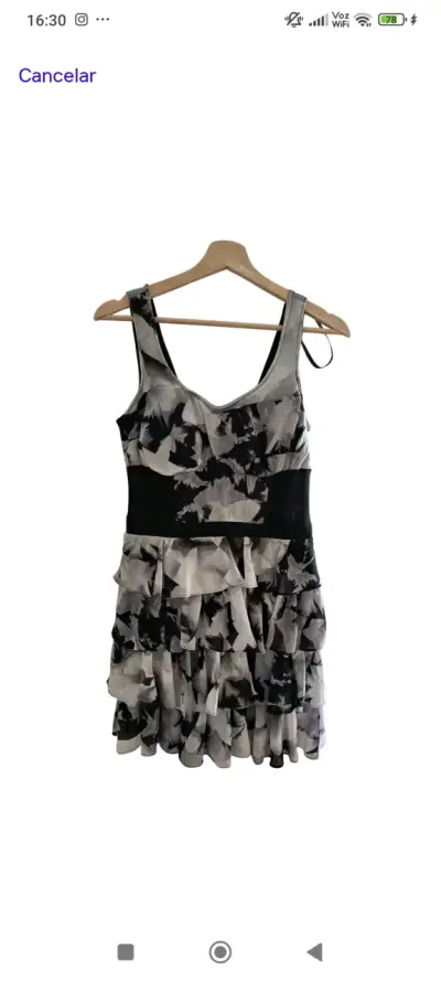 Vestido floreado en blanco y negro - miniatura 1