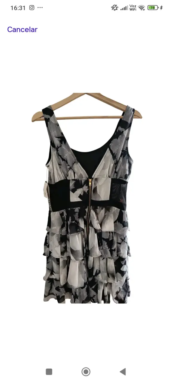 Vestido floreado en blanco y negro - 5