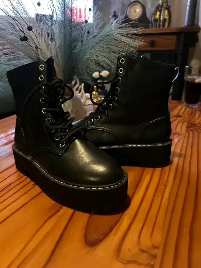 Botas negras de plataforma H & M - miniatura 1