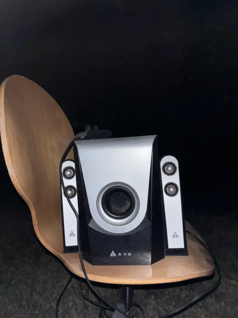 Sistema de parlantes 2.1 con subwoofer